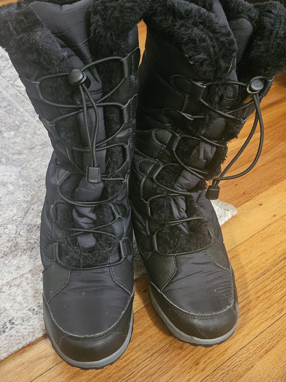 Insulated Black Women's Winter Boots with Faux Fur Trim
